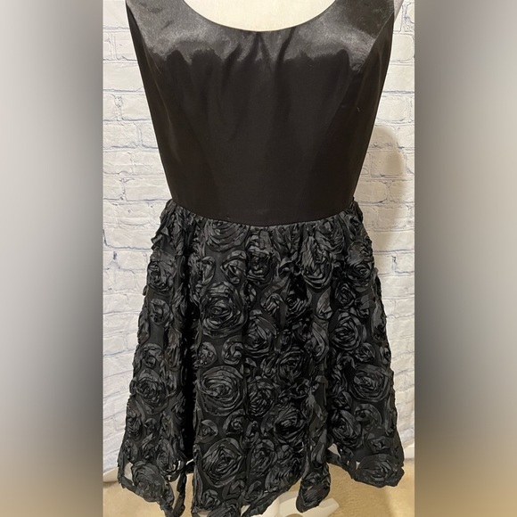 ADRIANA PAPPEL DRESS Satin top and floral appliques on mesh tulle skirt 8 - Picture 2 of 5